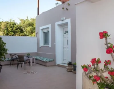 Maria’s Little apartment  /  Cozy beachfront stay near Rhodes Town.