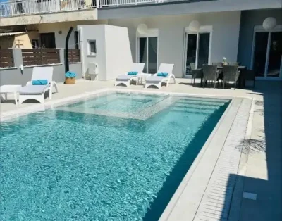 Flev’s Luxury House with pool